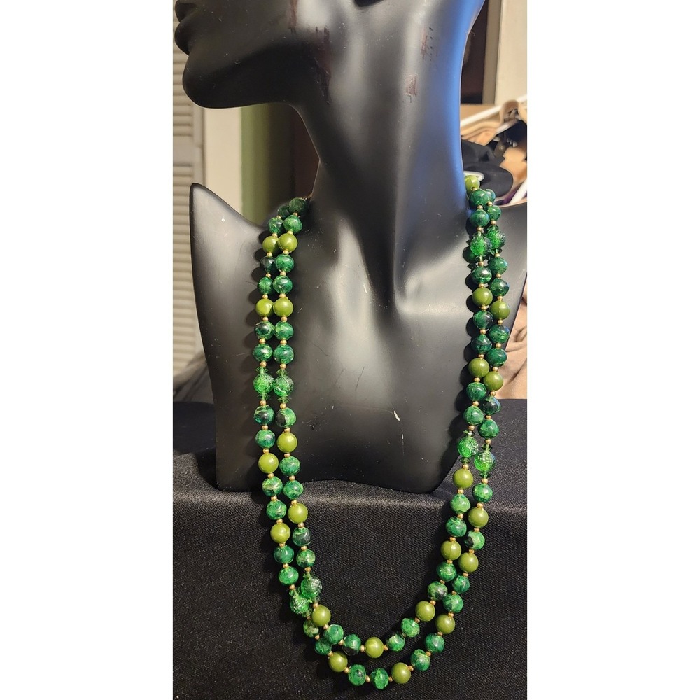 VTG Double Strand Green Beaded Necklace Emerald Olive Gold Tone Box Clasp - Picture 2 of 8